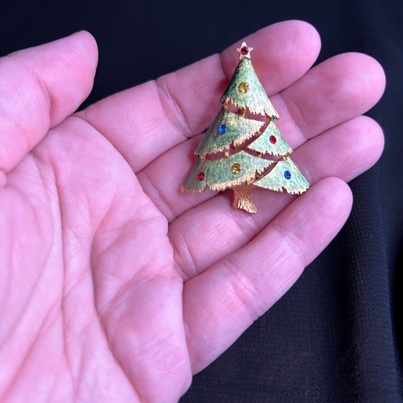 VTG Pretty Gold Tone Metal Christmas Tree brooch. Unbranded. - Picture 6 of 6